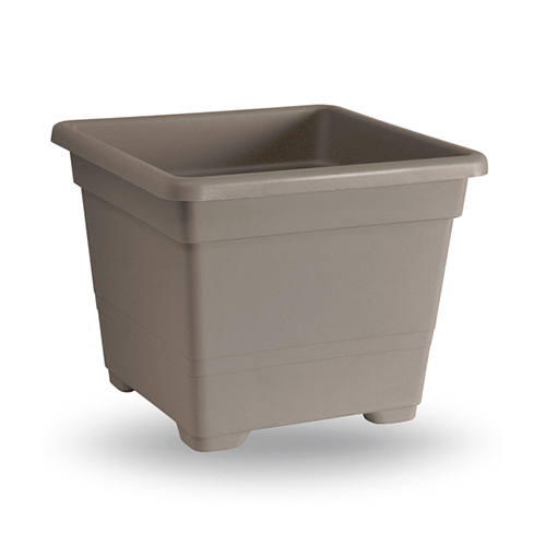 kvadratna plastmasova saksiya