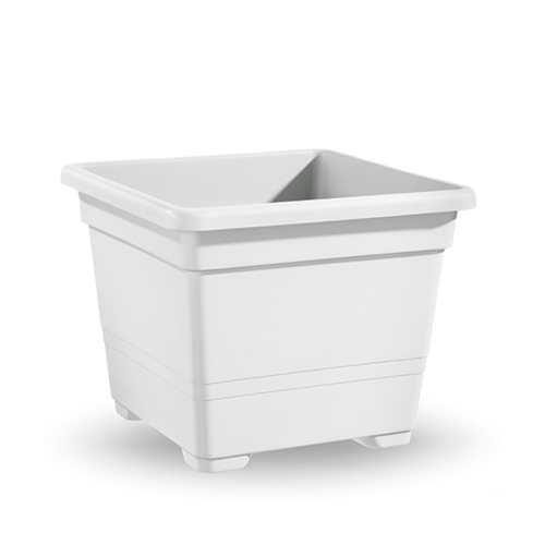 kvadratna plastmasova saksiya